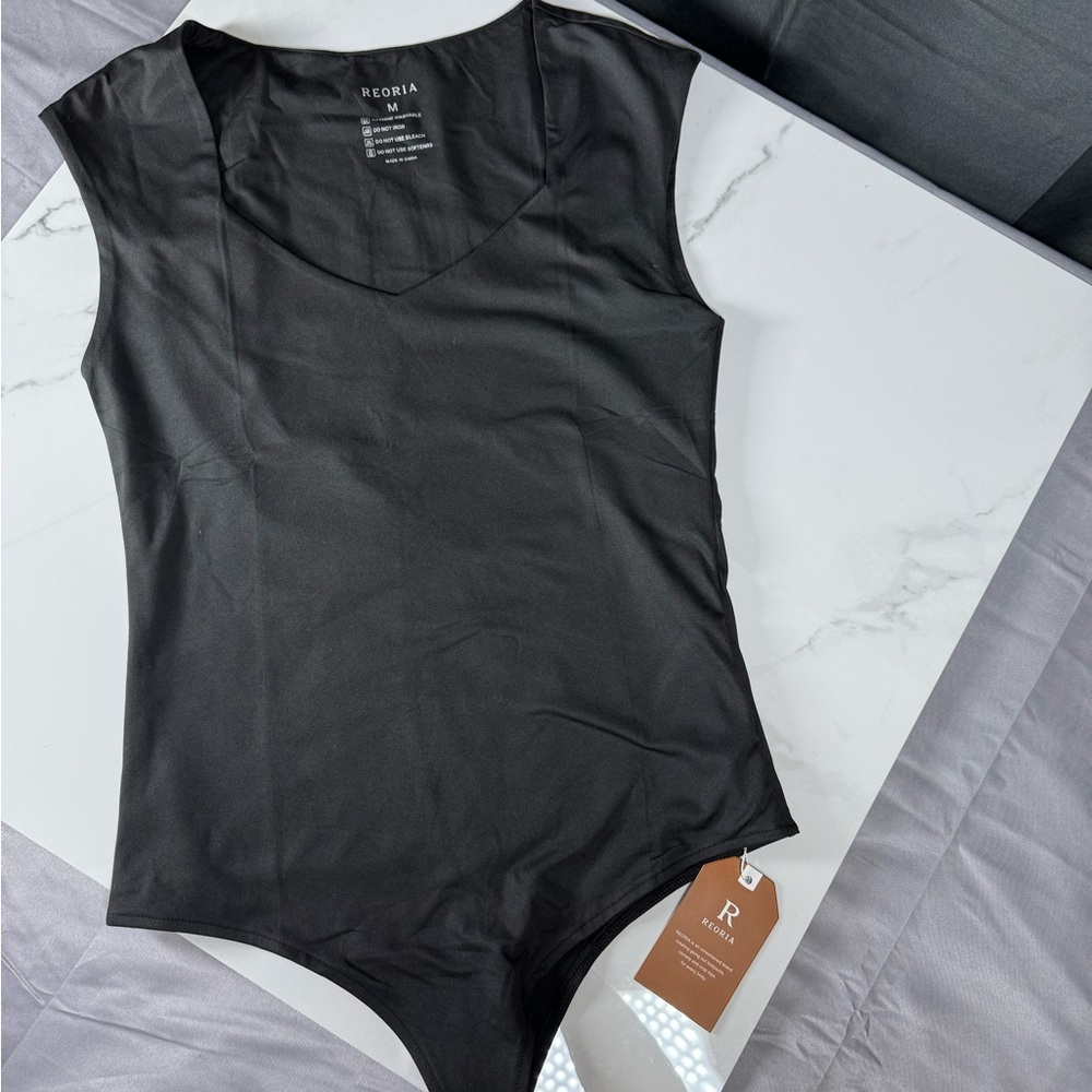 ReoRia V-Neck Black Bodysuit